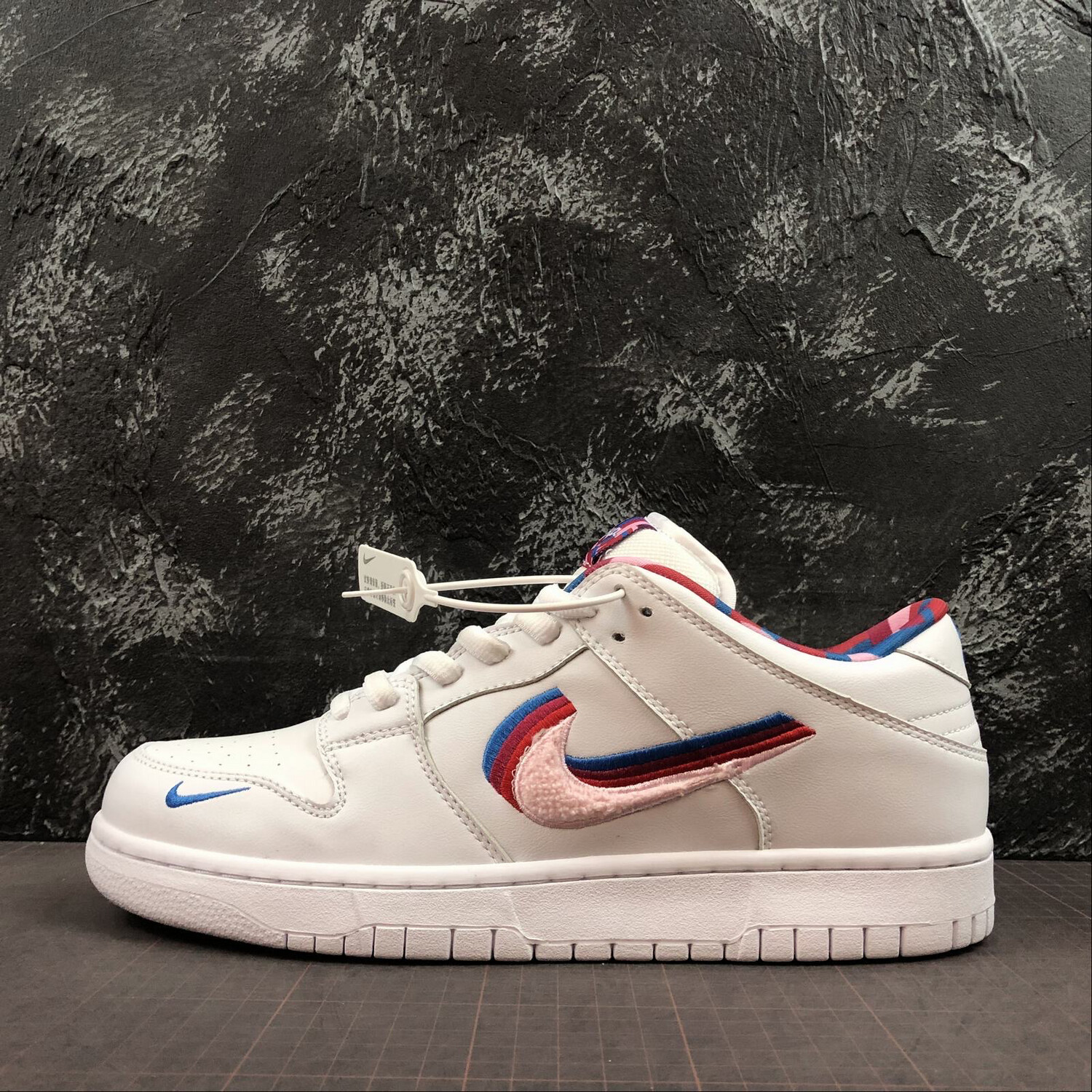 SB Dunk Low X Parra