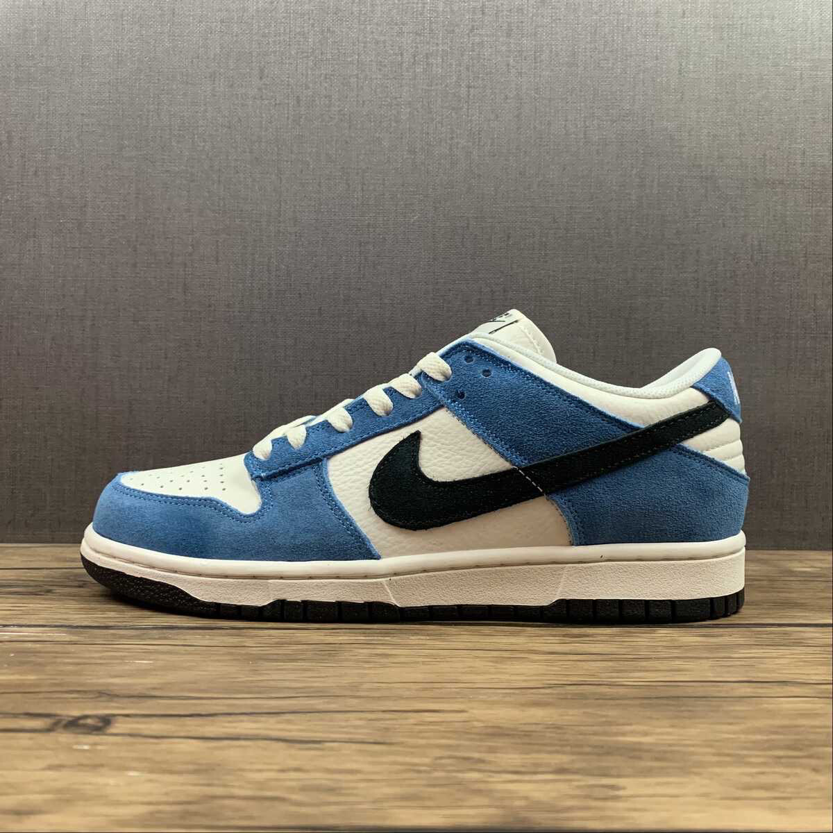 SB Dunk Low Beige/Blue