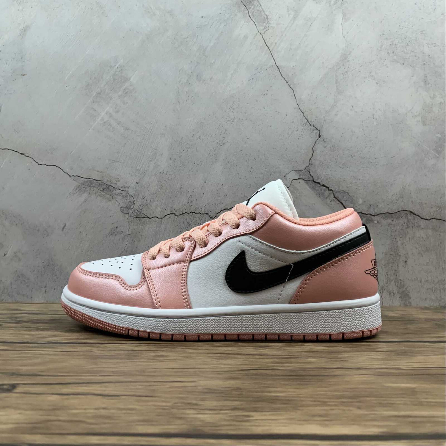 Air Jordan Retro 1 Arctic Orange