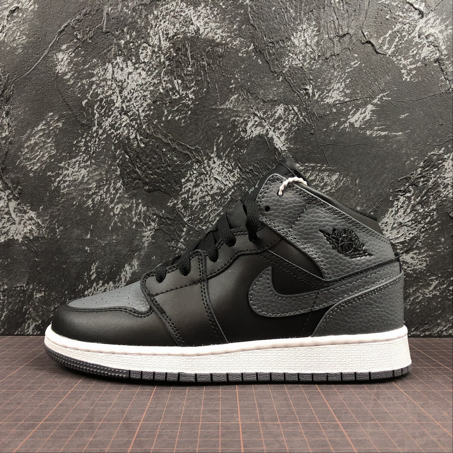Air Jordan Retro 1 Mid Black/Grey