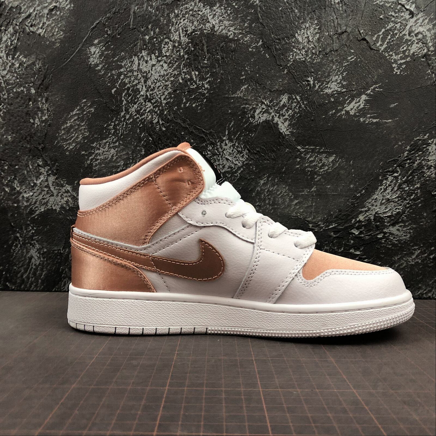 Air Jordan Retro 1 Rose Gold