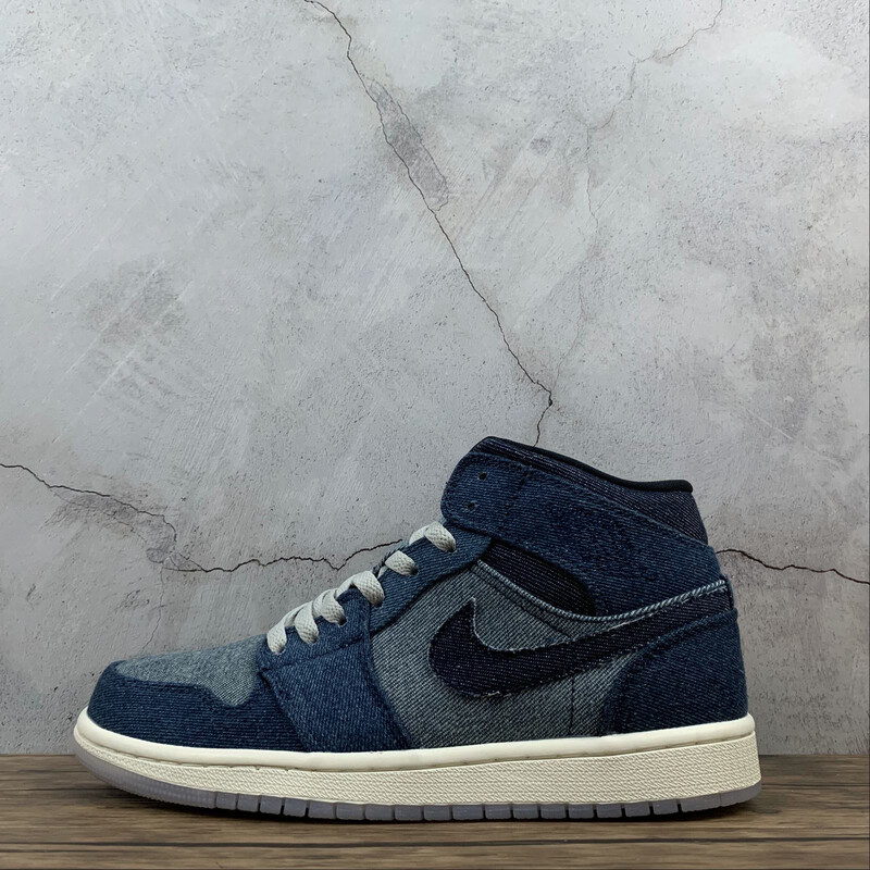 Air Jordan Retro 1 Mid Jeans