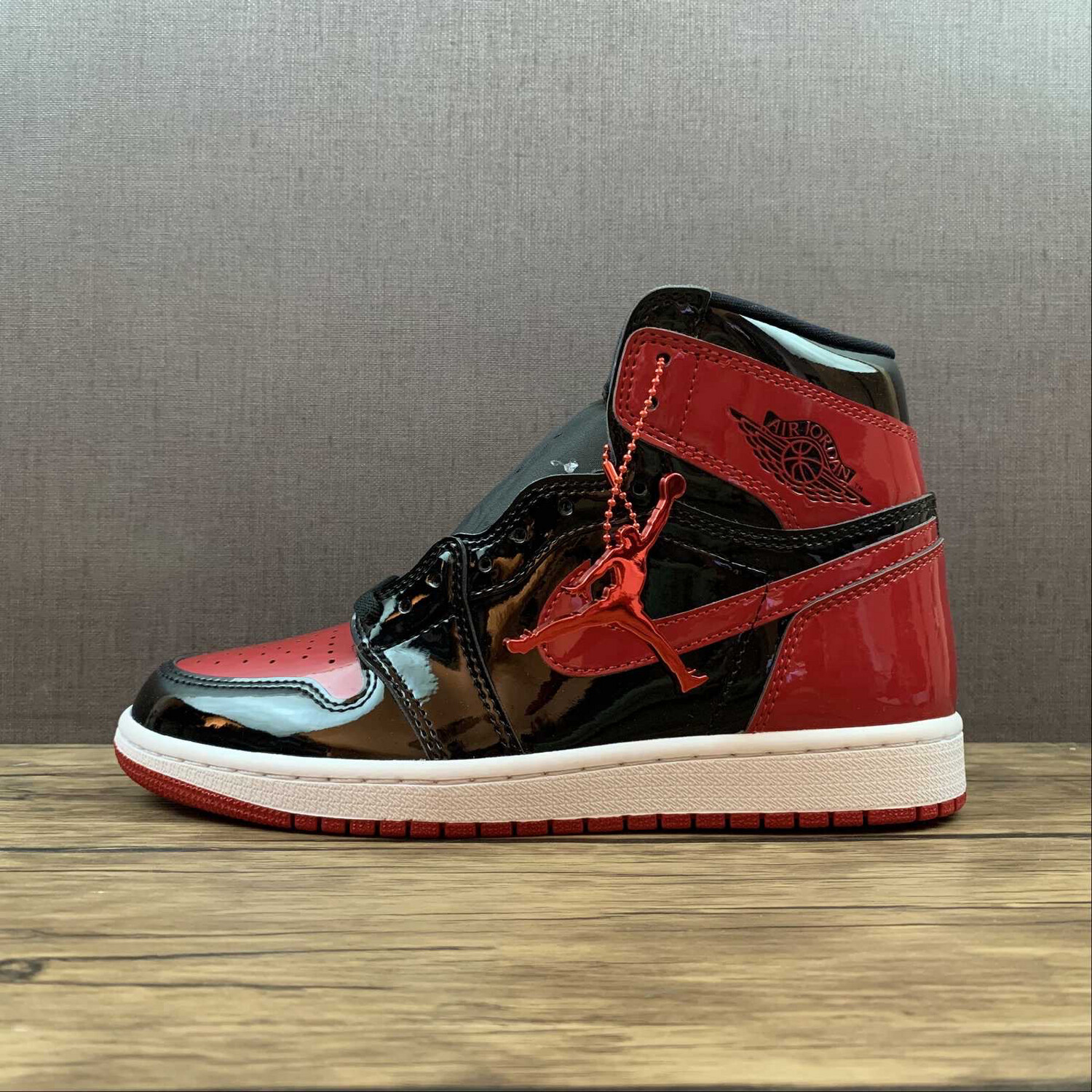 Air Jordan Retro 1 OG Patent Bred