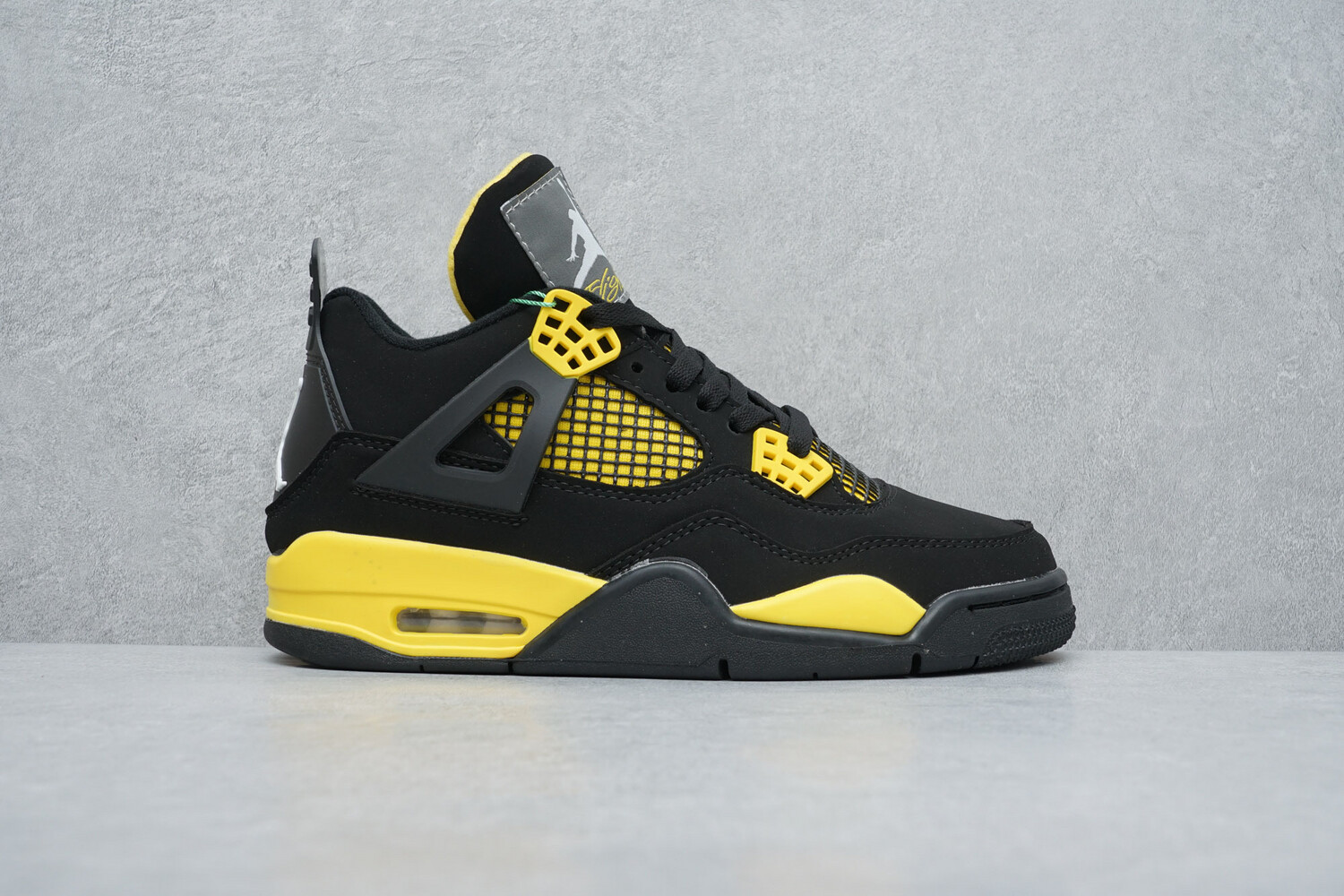 Air Jordan Retro 4 Thunder