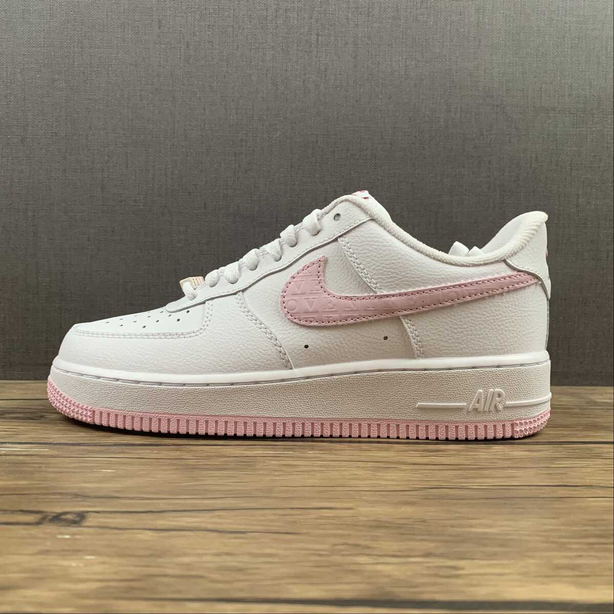 Nike Air Force Love