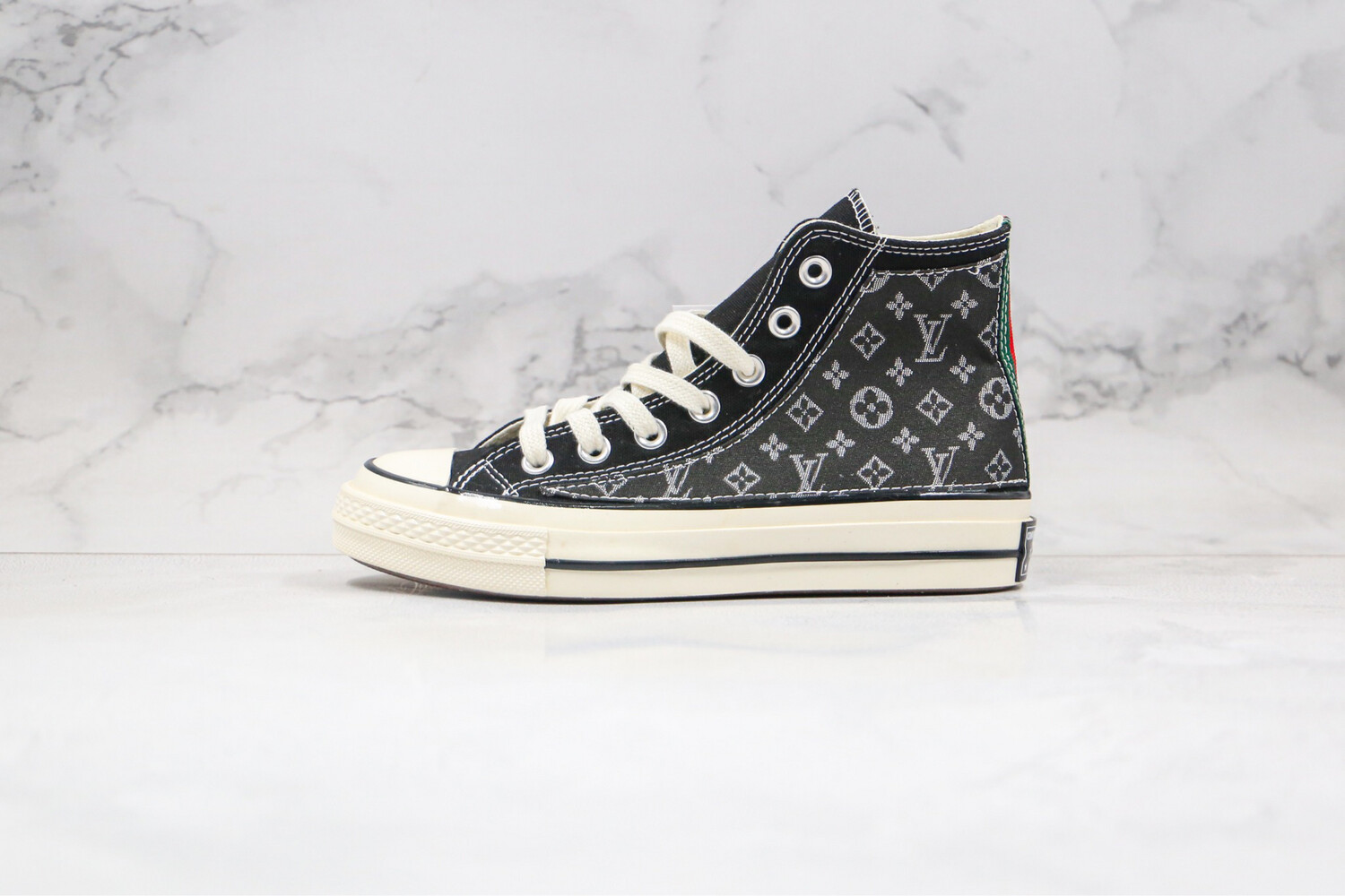 Converse LV