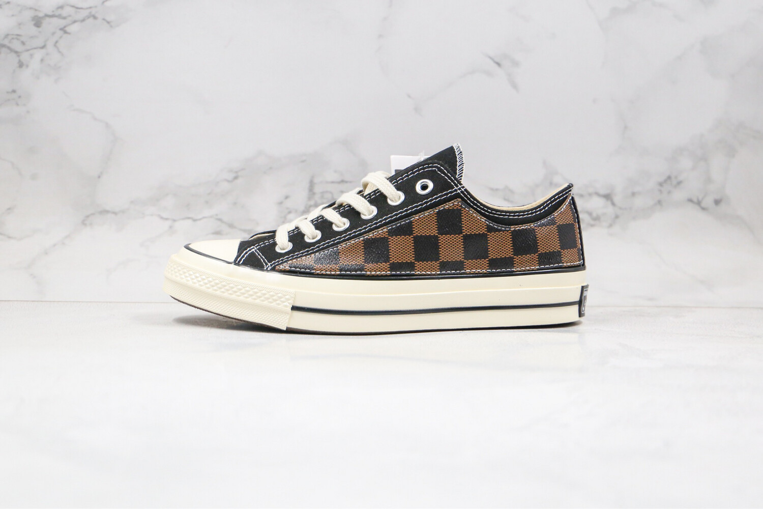 Converse LV
