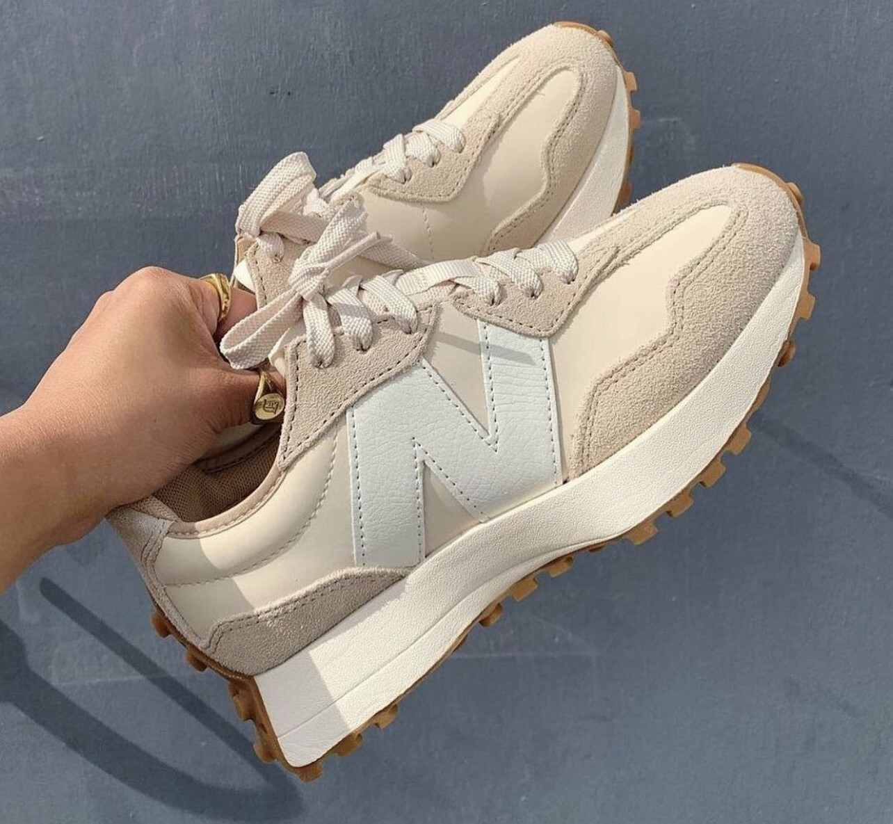 New Balance 327
