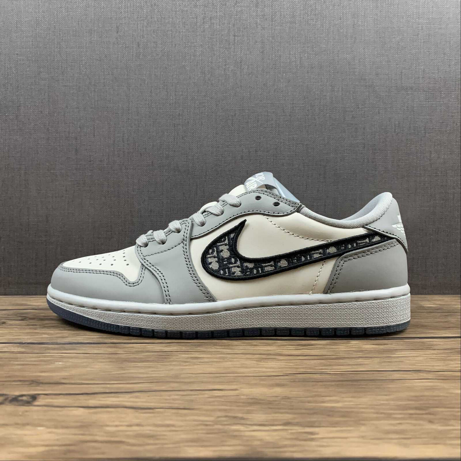 Air Jordan Retro 1 Low Dior
