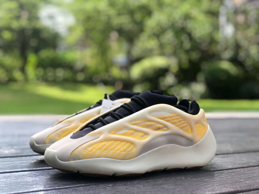 Yeezy 700 v3