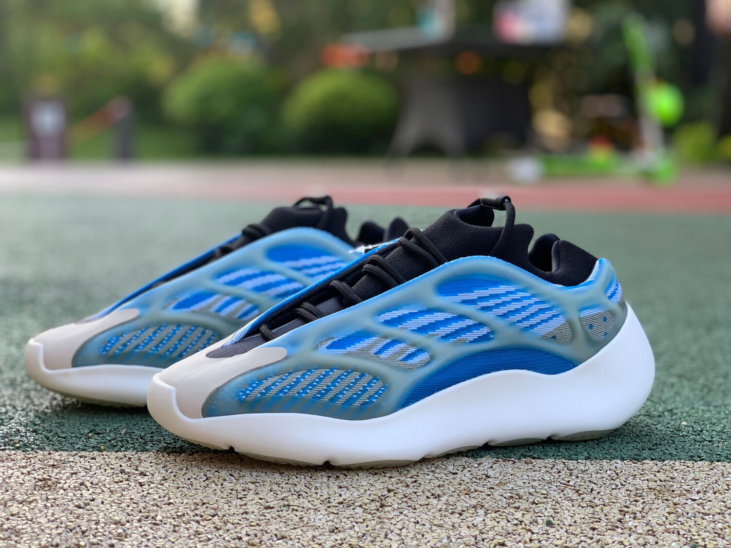 Yeezy 700 v3