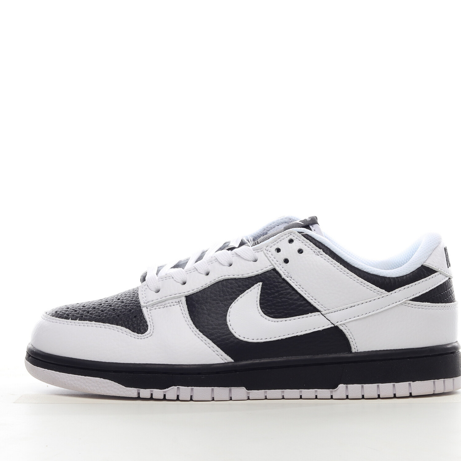 SB Dunk Low “ Reverse Panda”