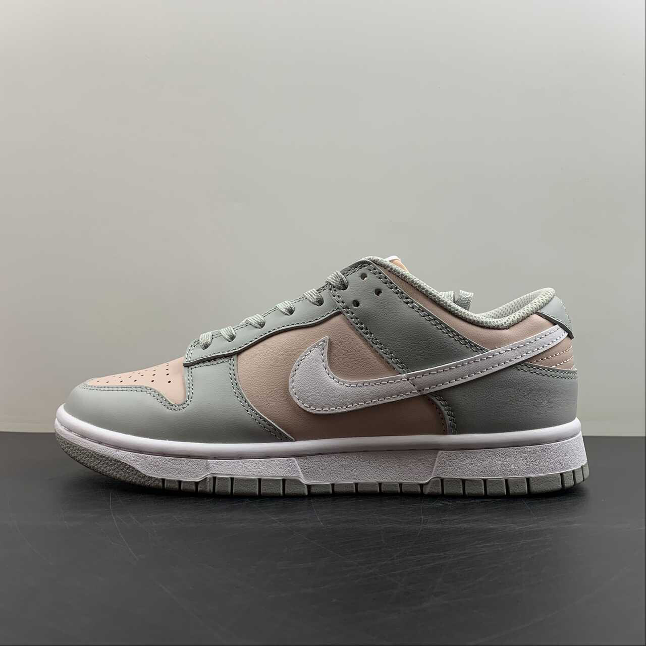 SB Dunk Low “ Soft Grey”