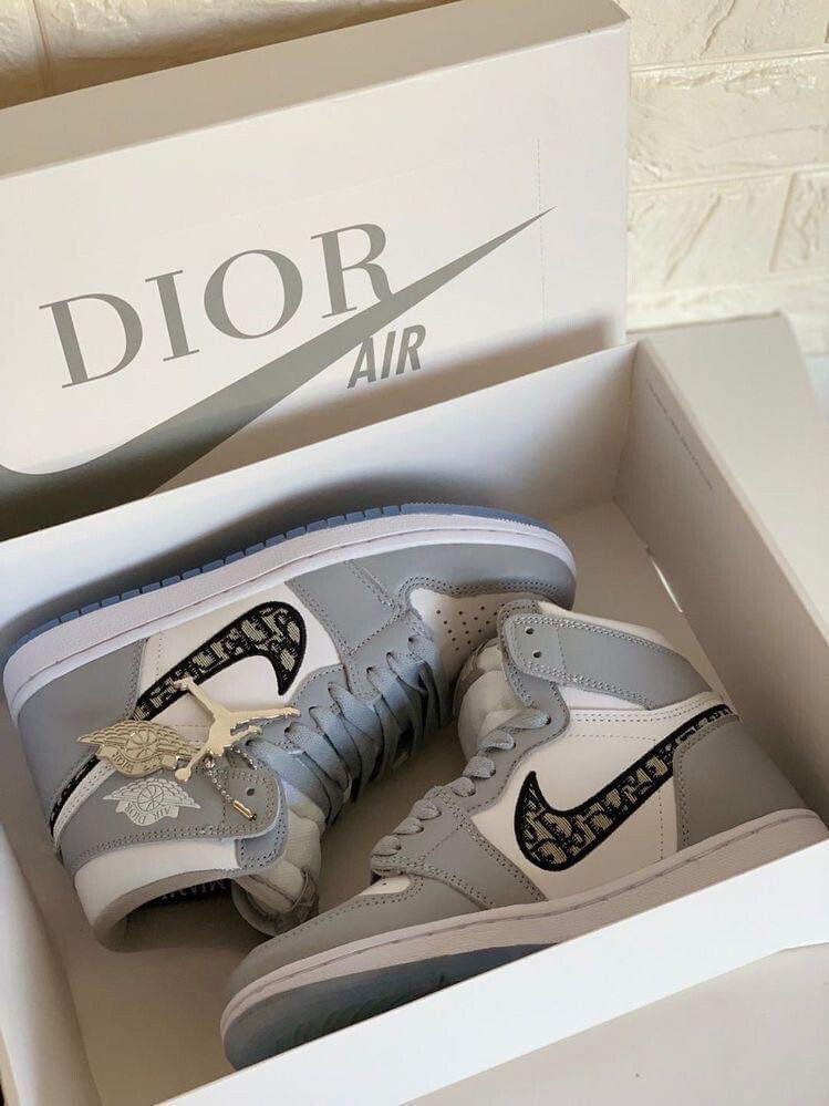 Air Jordan Retro 1 Mid White/Grey Dior