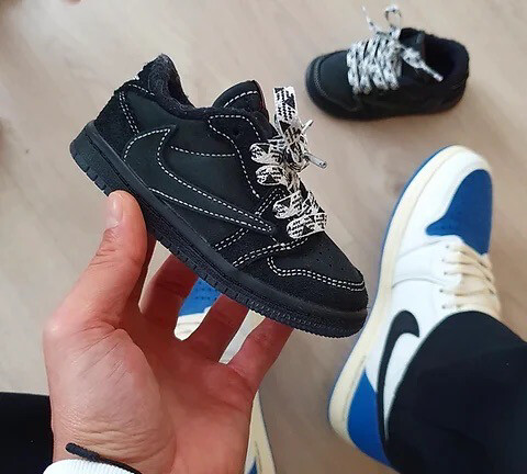 TRAVIS SCOTT X AIR JORDAN BLACK PHANTOM