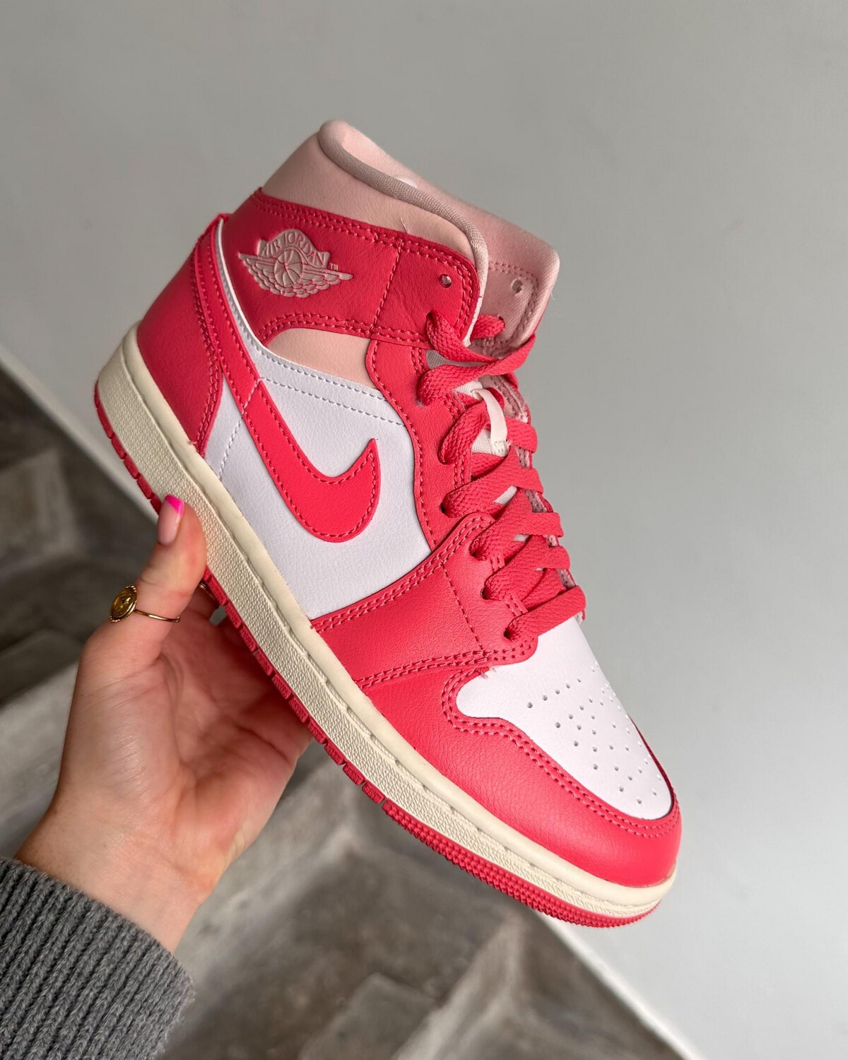 Air Jordan Retro 1 Mid “ Strawberries &amp; Cream”
