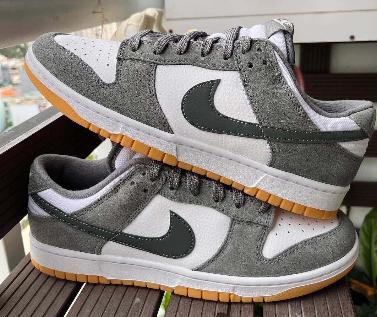 Dunk Low ‘ Smoke Grey”