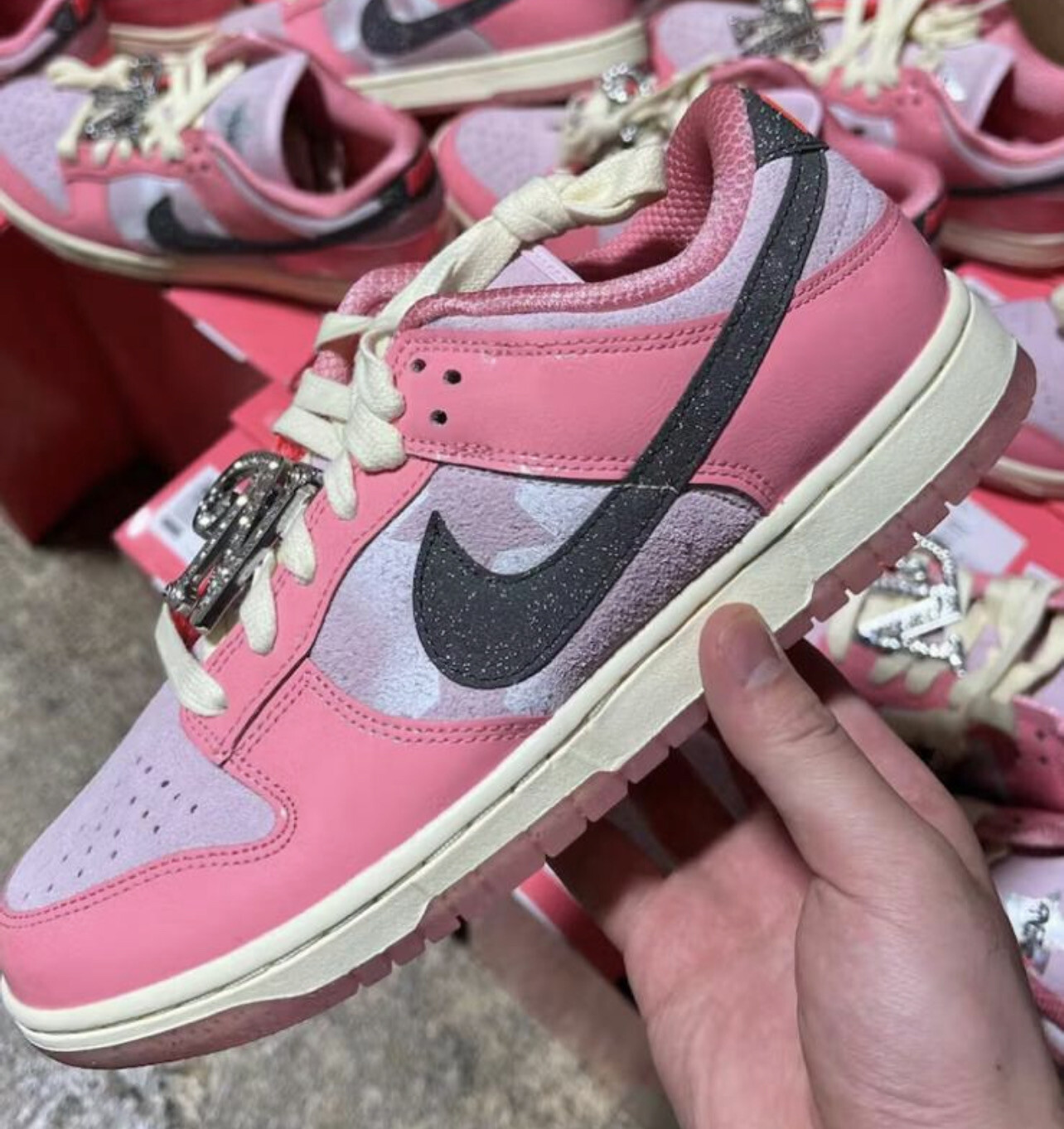 SB Dunk Low “Barbie”