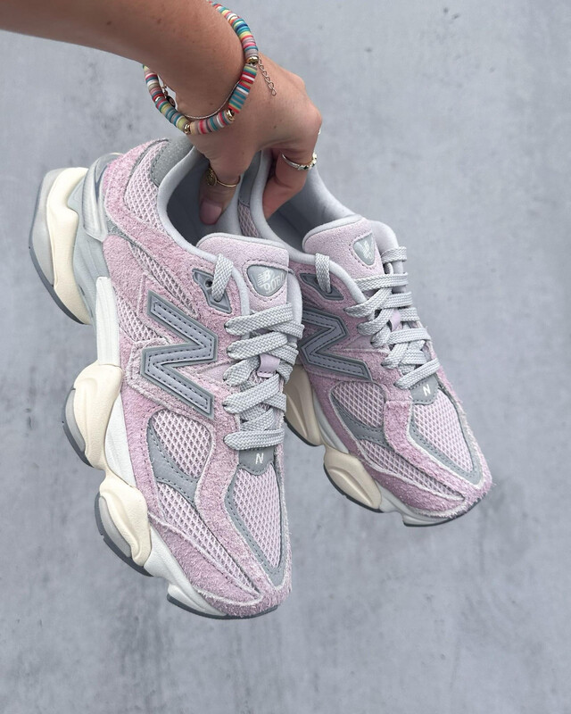 New Balance 9060 “December Sky”