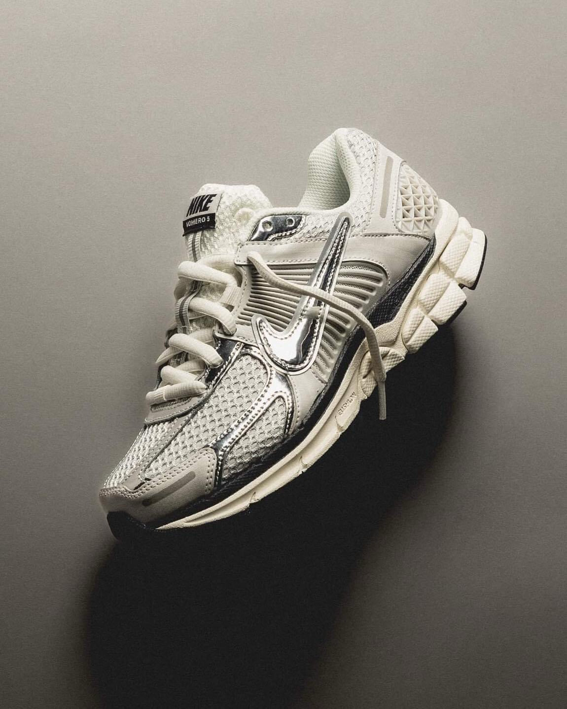 Nike Vomero 5 “Photon Dust Metallic Silver”