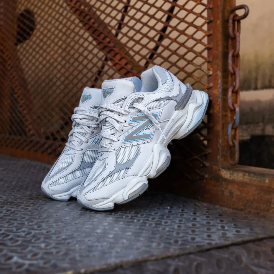 9060 &#39;Reflection Quarry Blue&#39;