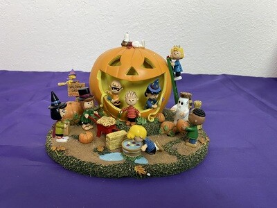 Peanuts Great Pumpkin Carving Party figurine
