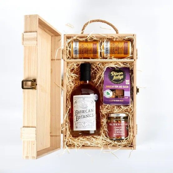 Barbican Botanics Spiced Rum and Luxury Nibbles Wooden Gift Set