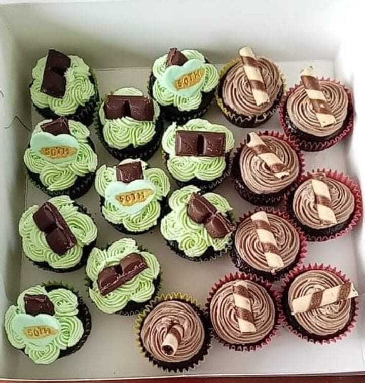 [12 pc] PREMIUM Cupcakes (+Fillings+ Extra Bling Decorations)