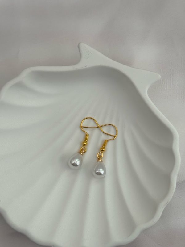 Dainty Gold Pearls 🤍