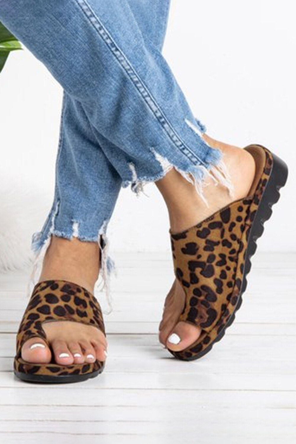 Leopard PU Leather Flip Flops