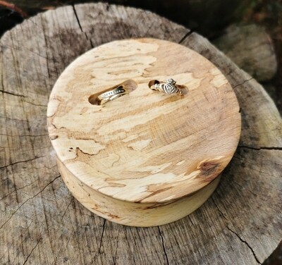 Wooden ring holder