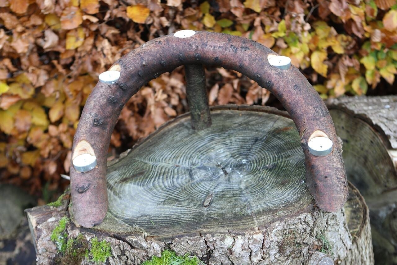 Illuminate Your Space: Arched Horseshoe-Shaped Tealight Holder