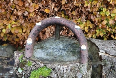 Illuminate Your Space: Arched Horseshoe-Shaped Tealight Holder