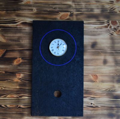 Textured Irish Oak Pendulum Clock for Timeless Appeal