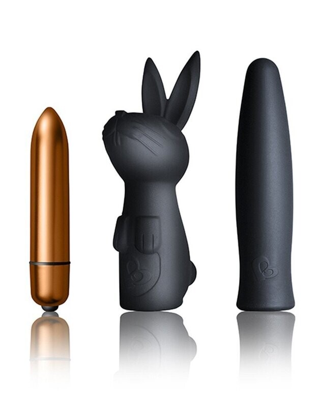 Rocks-Off - Dark Desires Kit - Bullet Vibrator met sleeves - Zwart / Goud Rocks-Off - Dark Desires Kit - Bullet Vibrator met sleeves - Zwart / Goud