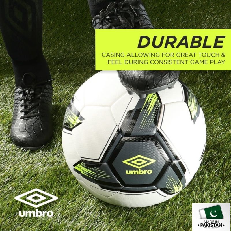 كرة قدم Umbro Durable باكستاني @