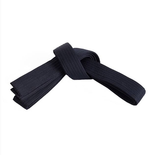 حزام كراتيه اسود وسط @