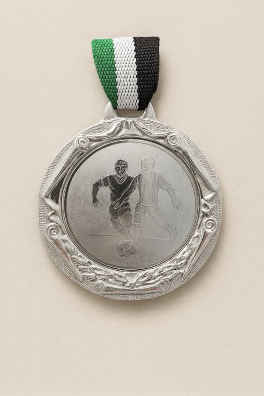 ميدالية مع قشرة كرة قدم فضي #