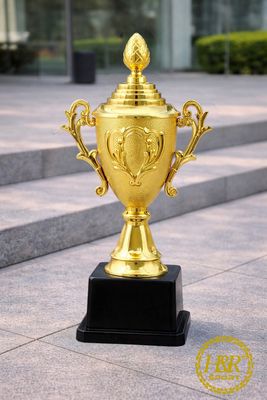 كأس بلاستيك القمة