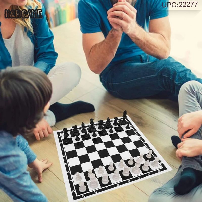 حجار شطرنج مع رقعة ورق @