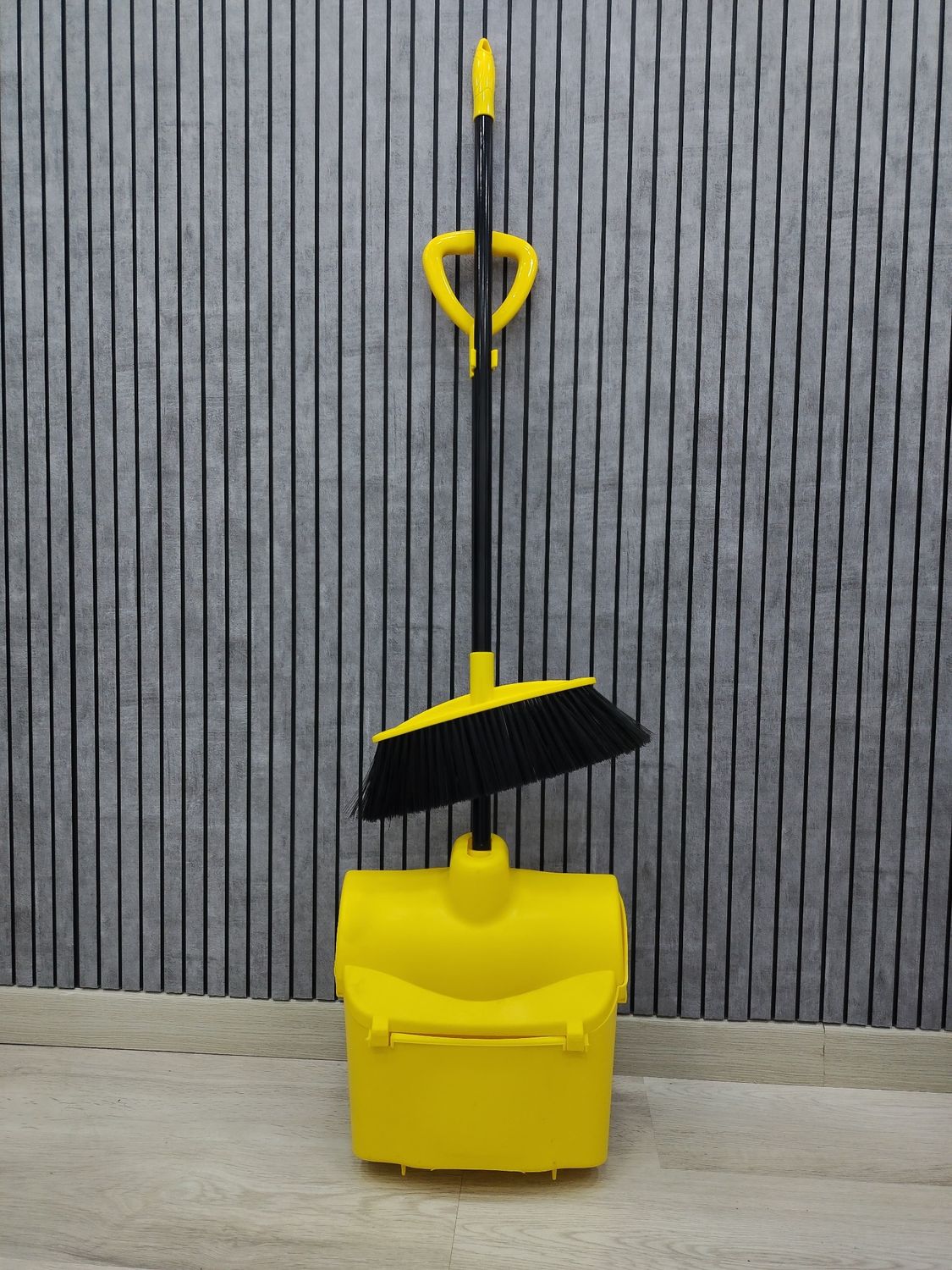 طقم تنظيف مكنسة وجاروف