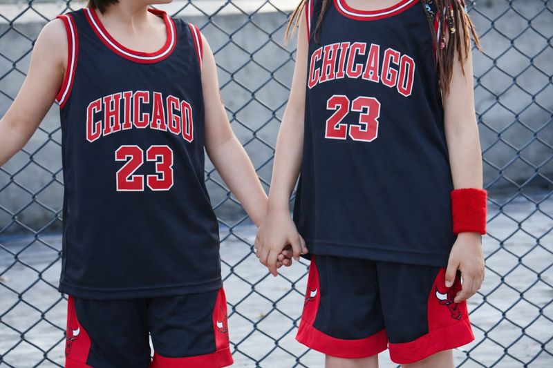 طقم سلة رجالي أسود خط أحمر  ✓