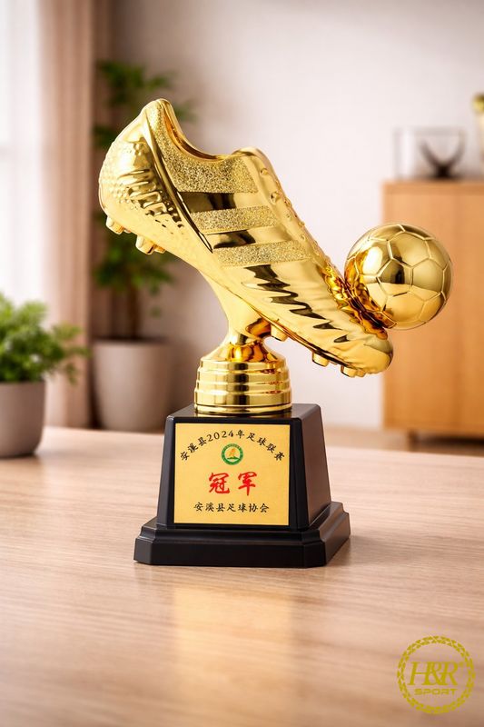 مجسم القدم الذهبية بلاستيك B - 19CM ✓ 