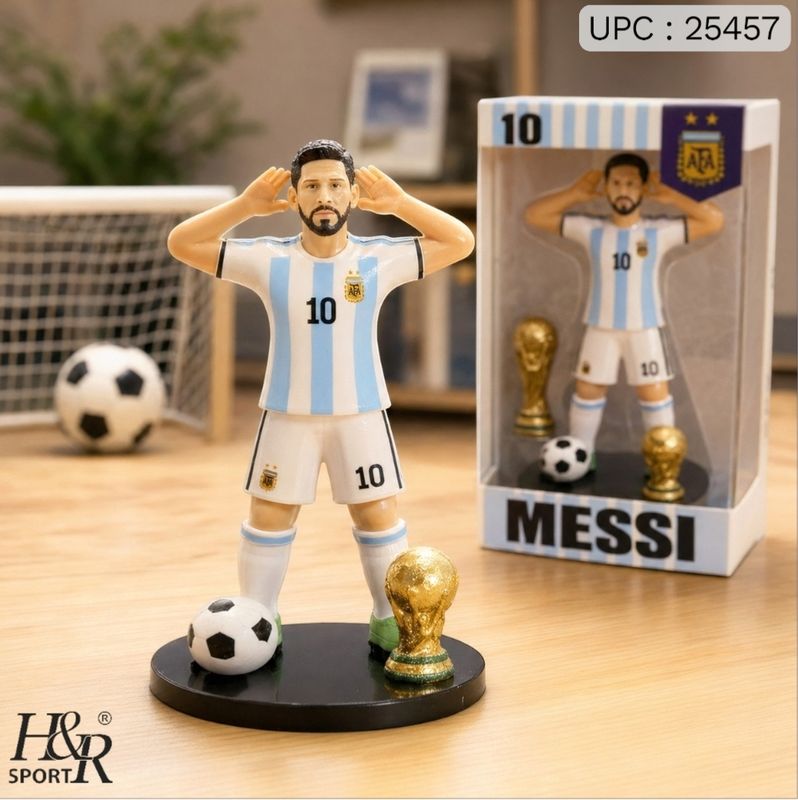مجسم نجم كرة القدم مع كأس العالم والكرة بالحبة✓