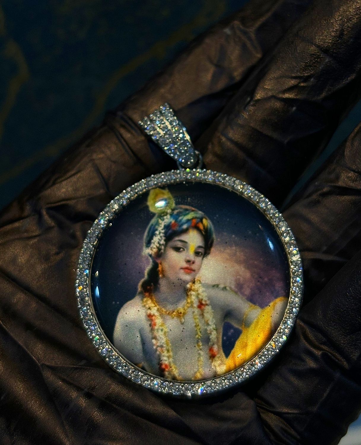 Hari Sundar AD Pendant