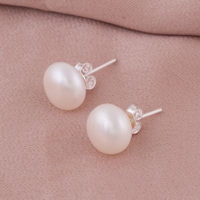 30. Gorgeous Pearl Button shaped 925 Sterling Solid Silver Studs EarringsItem No.:  R6100638-1