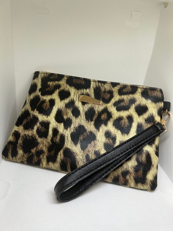 Pochettina Leo