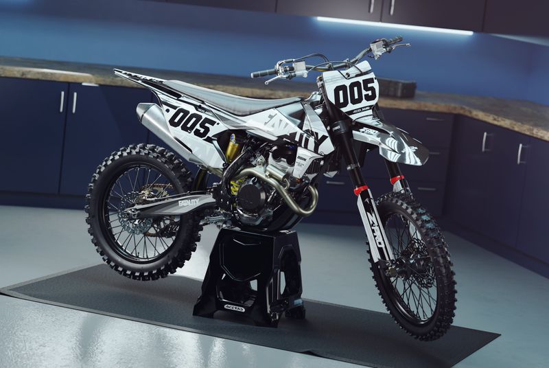 Noir KTM Semi Custom