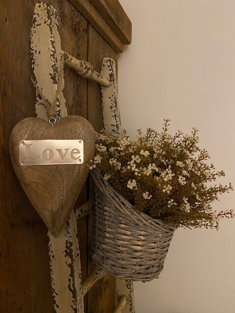Hanging Heart: Love