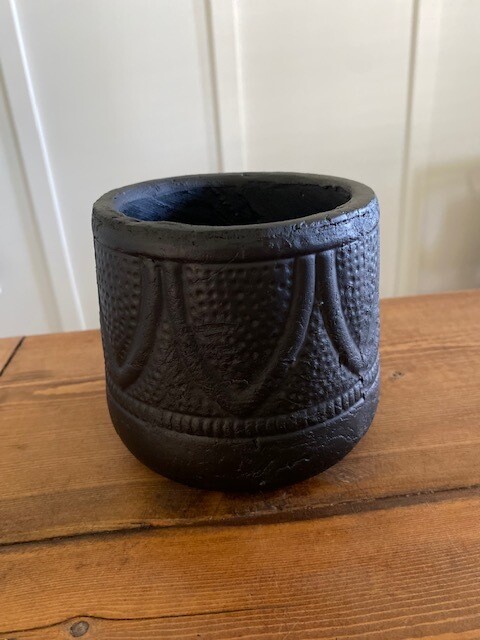 Black Embossed Pot